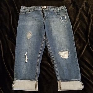 Distressed cropped jeans